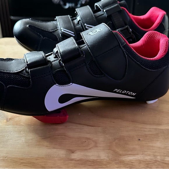 Peloton Cycling Shoes - Picture 3 of 4